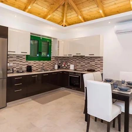 Family House, Individual And Fully Equipped House *